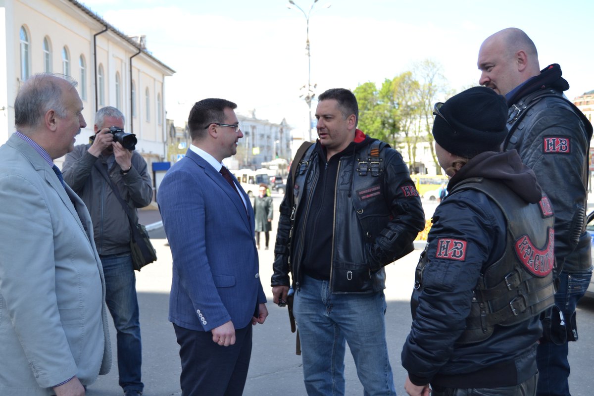 В Иваново прибыла колонна мотопробега «Золотое кольцо России–юбилей 50 лет!» ivgoradm.ru/news?nid=32295 В 18-00 на пл.Пушкина концерт и байкшоу