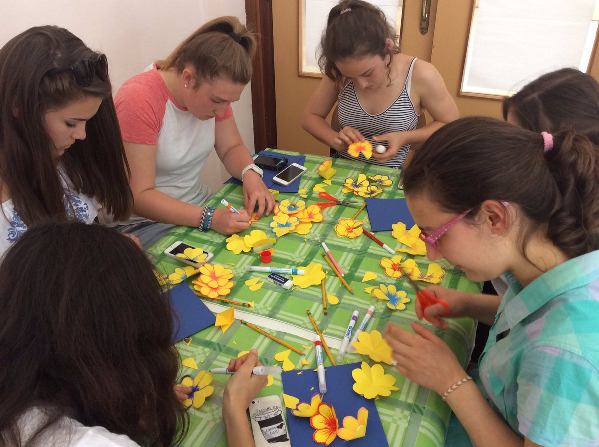 AwwauProject's tweet photo. Closure week in #Ferentino / Semana de cierre: welcome ceremony, tour in town and art workshop @IESFatetar @GlobalBrixham #Linz https://t.co/fAPvqveNJd
