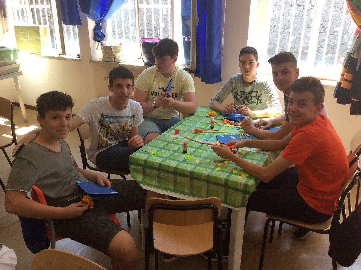 AwwauProject's tweet photo. Closure week in #Ferentino / Semana de cierre: welcome ceremony, tour in town and art workshop @IESFatetar @GlobalBrixham #Linz https://t.co/fAPvqveNJd