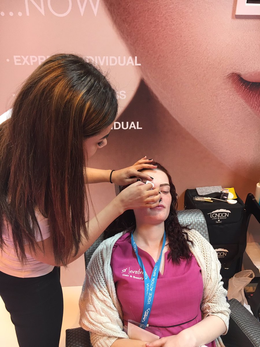heavenskincare's tweet image. Ellie doing a @LondonLashNBrow demo tint and shape on student Paige #NewBrows #LondonBrow