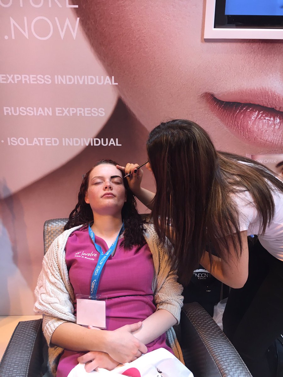 heavenskincare's tweet image. Ellie doing a @LondonLashNBrow demo tint and shape on student Paige #NewBrows #LondonBrow