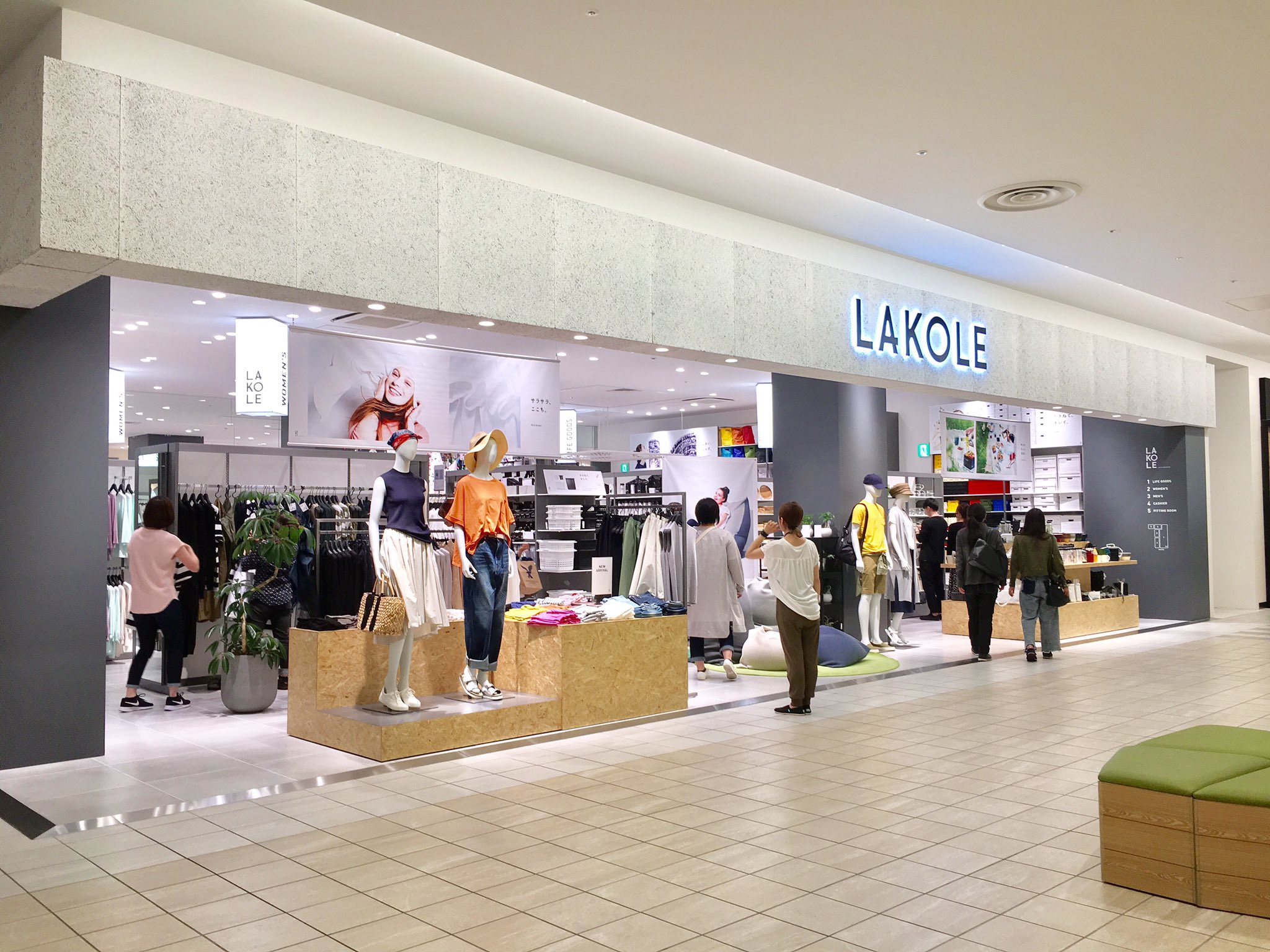 Enjoy Expo ららぽーとexpocityのオールドネイビー跡地にオープンした Lakole ラコレ グローバルワークやニコアンドなどを展開するアドストリアグループの新ブランドで レディス メンズ衣料はもちろん インテリア用品から食器 Enjoy Expo ららぽーとexpocityのオールドネイビー跡地にオープンした Lakole ラコレ グローバルワークやニコアンドなどを展開するアドストリアグループの新ブランドで レディス メンズ衣料はもちろん インテリア用品から食器