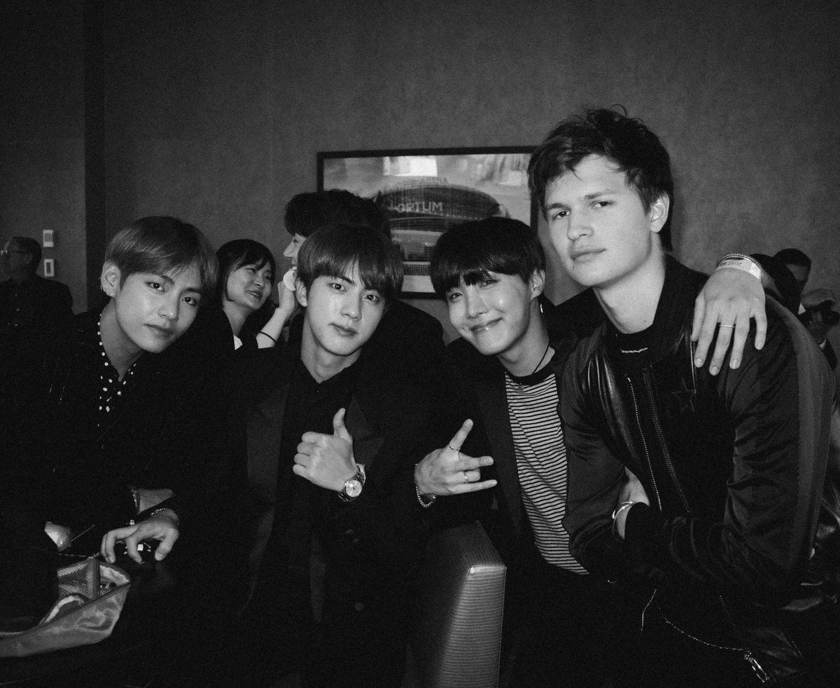 bangtan_russia's tweet photo. [ТВИТТЕР] AnselElgort (американский актёр) https://t.co/2oVCBgZT0f