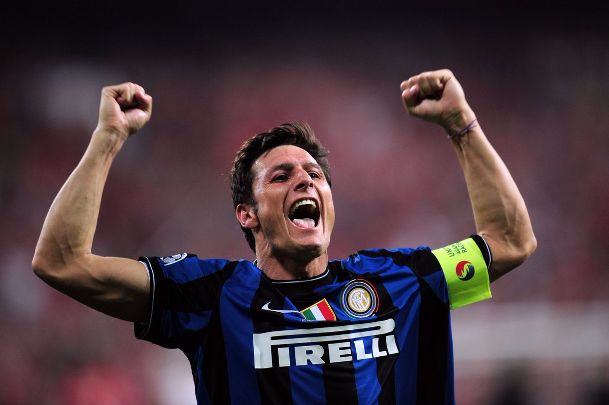 ChampionsLeague's tweet photo. Diego Milito ⚽️⚽️

#OnThisDay in 2010, Inter lifted the trophy for the third time.  🏆 #UCLfinal https://t.co/WPQbPgnVQI