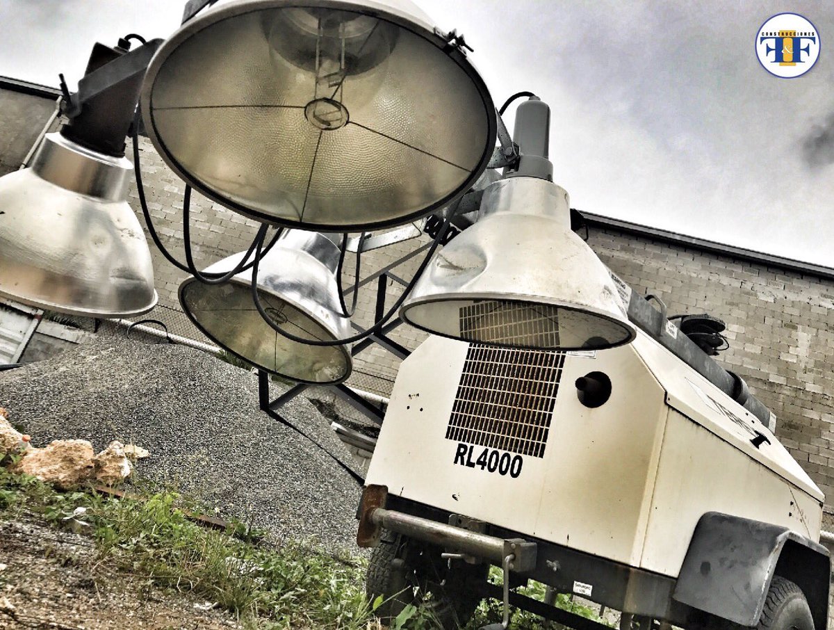 ConstsFF's tweet image. Si necesitas trabajar en la noche🌛, tenemos disponible para alquiler nuestra Planta Eléctrica con Luminarias 🔆. #Alquileres #Construccion