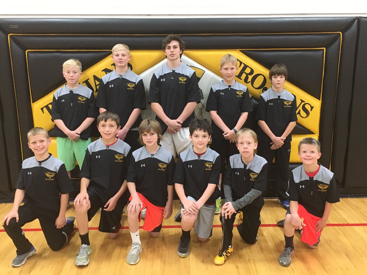 CoachTiarks's tweet photo. Last day of QB Academy for the year. Pretty sure we have a future Eric Crouch or two in the crowd! #TCQB #Toughness #WorkEthic #Leadership https://t.co/fJFtghydDc