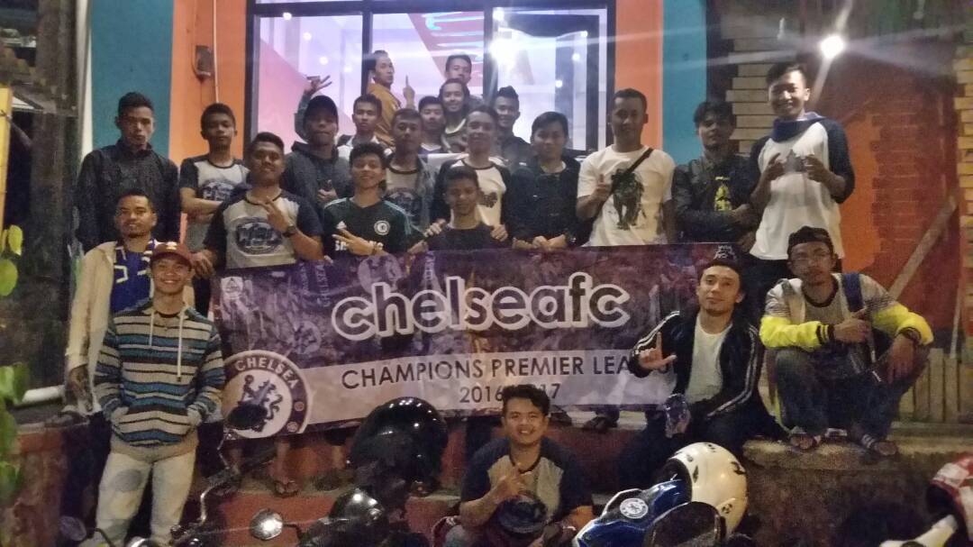 CISCwonosobo's tweet photo. Keseruan Nobar Terakhir Premier League 2016/2017 semalam @chelseaindo #NobarCISCseru https://t.co/51TLulj42V