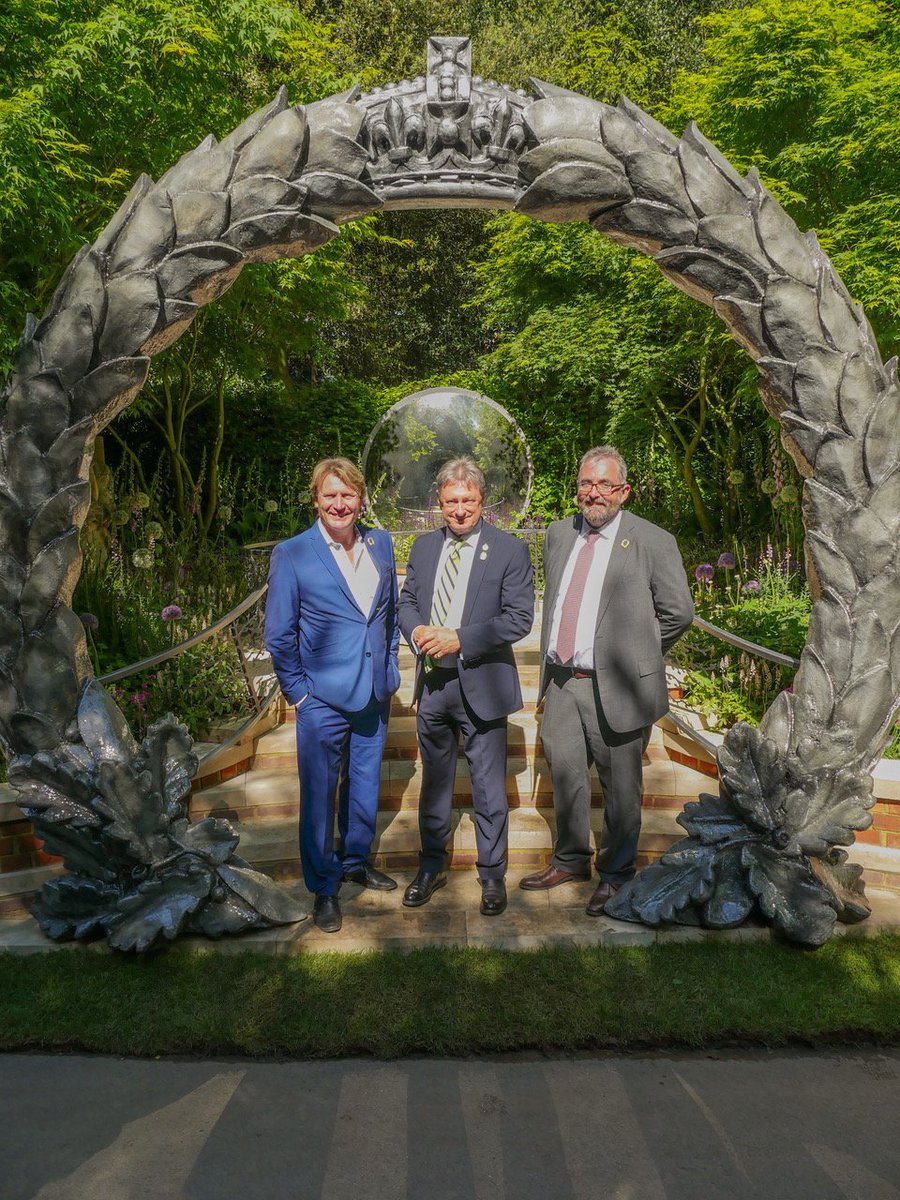 daviddomoney's tweet image. Great to see my @LoveYourGarden2 gardening pal Alan Titchmarsh on the @CWGC centenary garden today. #RHSChelsea #ChelseaFlowerShow2017