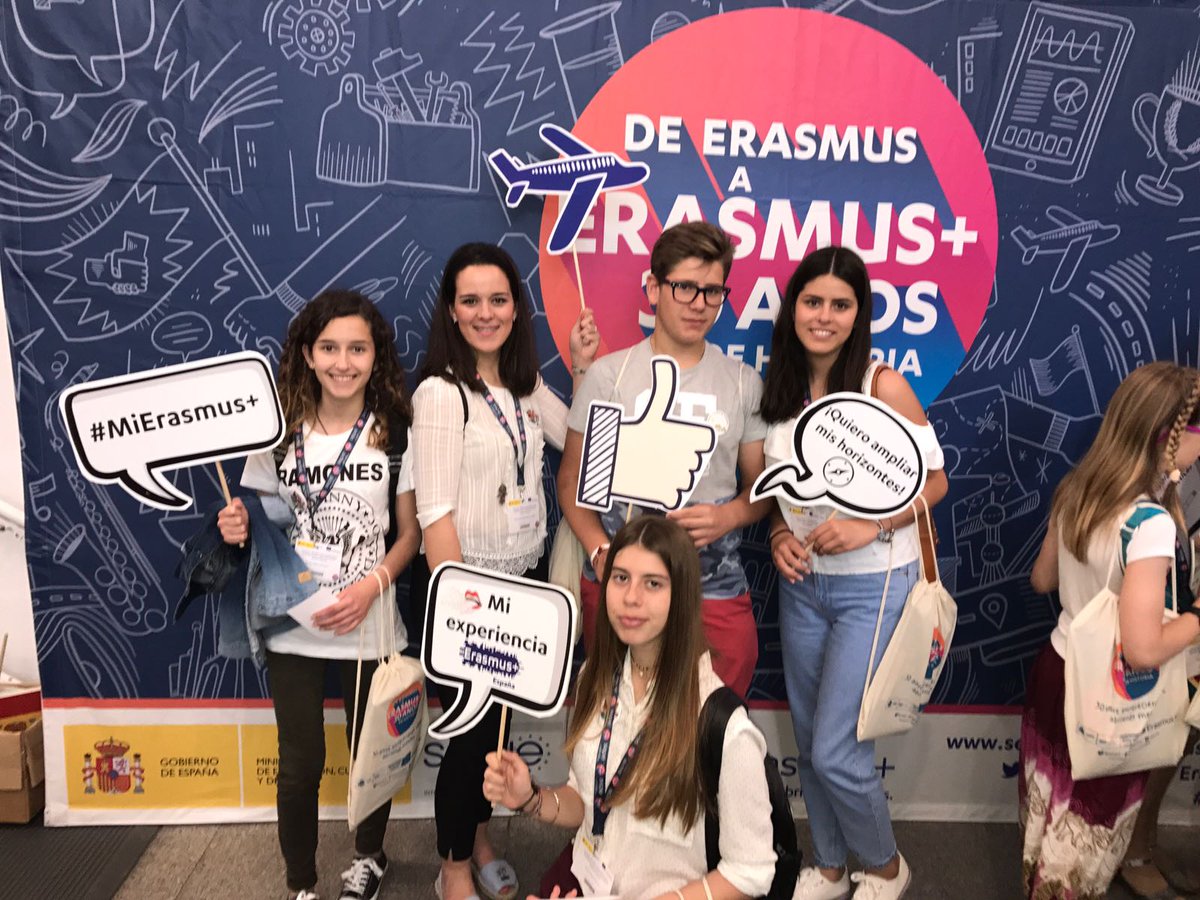 AwwauProject's tweet photo. El @IESFatetar participa en las jornadas del 30 aniversario de #Erasmus organizada por el @sepiegob https://t.co/JIj9Ymvypr