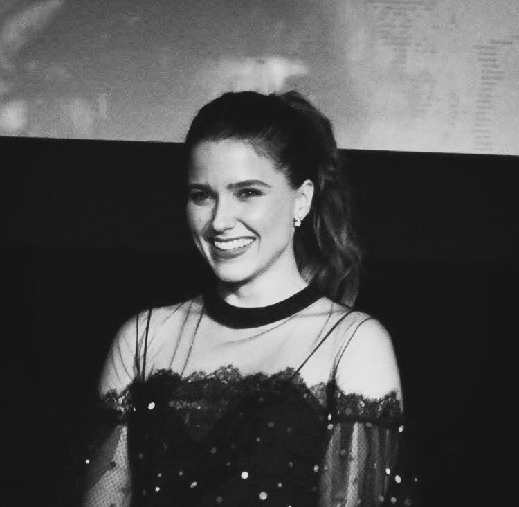 OTHdiary's tweet photo. The most beautiful woman. She is radiating with bliss and pure happiness. https://t.co/pzRzKrTzGY