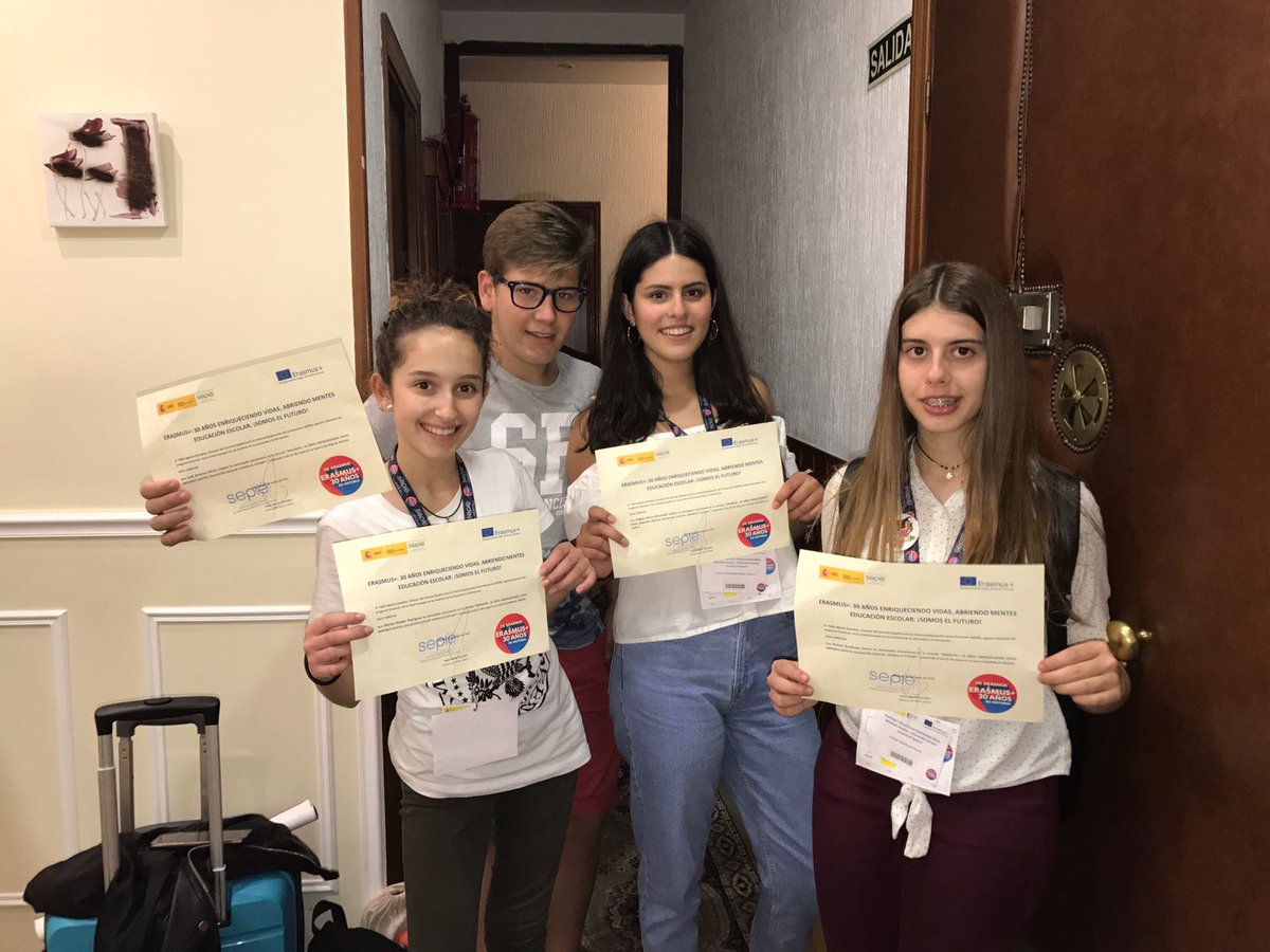AwwauProject's tweet photo. El @IESFatetar participa en las jornadas del 30 aniversario de #Erasmus organizada por el @sepiegob https://t.co/JIj9Ymvypr