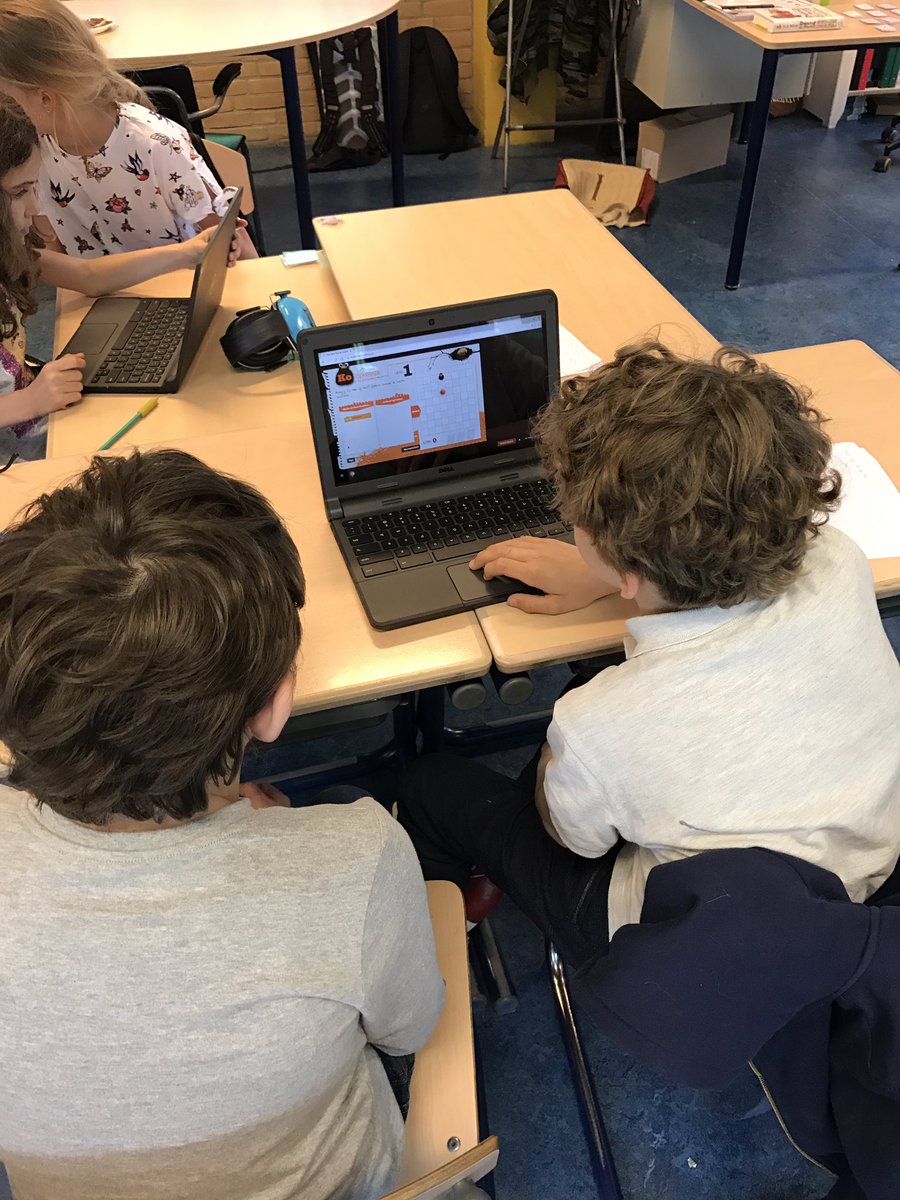 luxcoaching's tweet photo. LUX-expert @ilmavdbeek aan het werk. Ook programmeren op uw school? Neem gerust contact op! Volgend schooljaar nog enkele plekken vrij! https://t.co/xvE6ExJ09Z