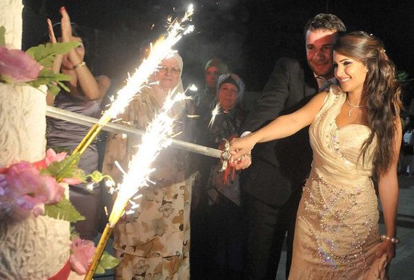 VIPSparklers's tweet photo. https://t.co/KnzVfOea5h Cake sparklers are a fantastic item for weddings, birthdays, anniversaries, and valentine's day! #dessertsparklers https://t.co/JHUPnCjJSR