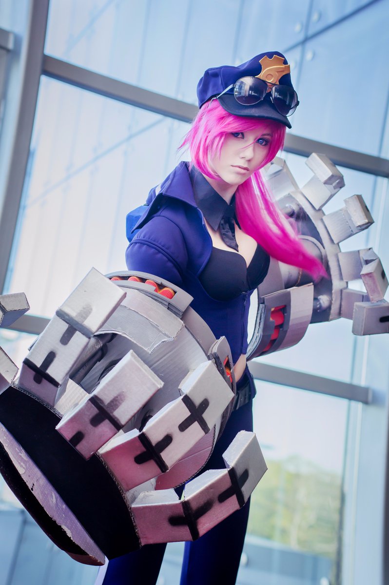 hoteshi's tweet photo. "One girl wrecking crew."
I really love this character! 😍
#vi #LeagueOfLegends #RIOT #cosplay #game
Vi from the @LeagueOfLegends 💗 https://t.co/u9VBUjd0Sb