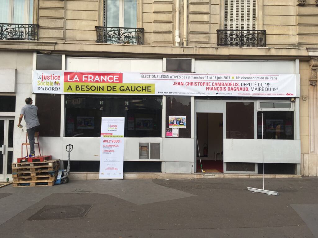 Je ne sers pas que pour les stand up! Véritable couteau suisse je peux aussi aider en cas d'accrochage de banderole! ☺️ #AvecCamba