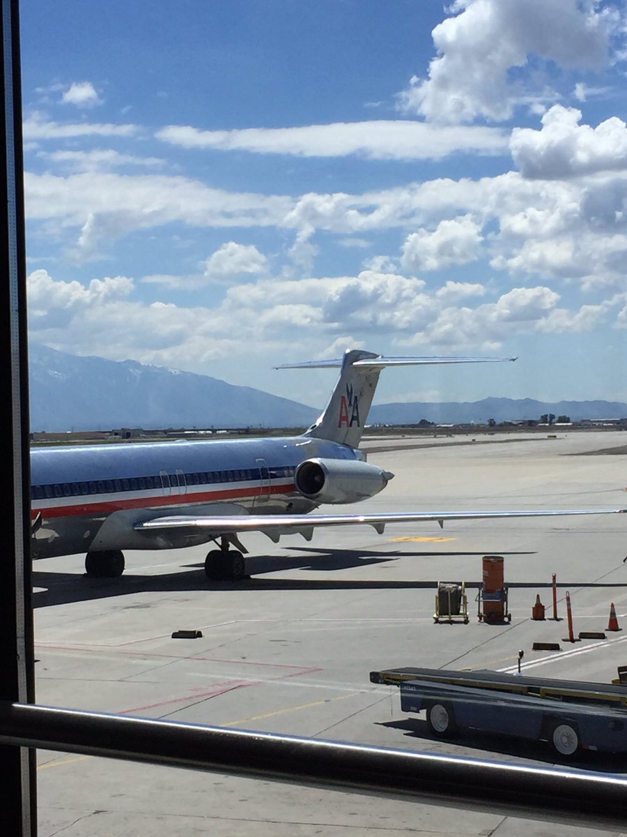 LAtweets22's tweet image. It has arrived.. departing in 30. #SmarketingAllHands #Formstack
