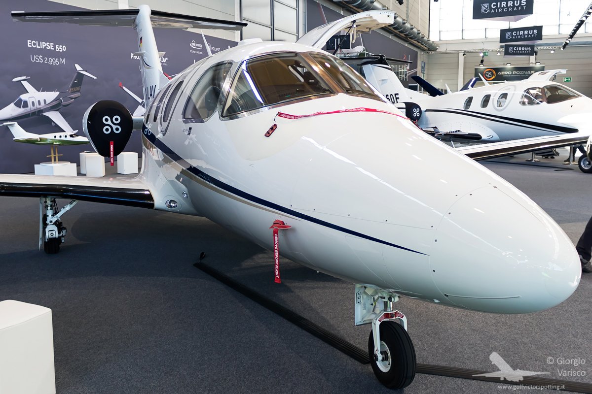 GolfVictorSpot's tweet photo. '@OneAviationAero Eclipse 550 at #aerofriedrichshafen 2017. #avgeek #planespotting #aviation https://t.co/Q9Nf7fSTEl