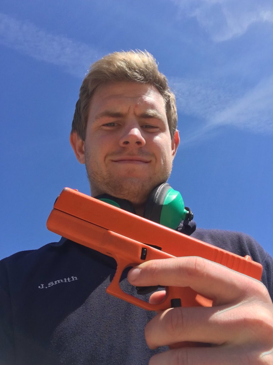 JSPEteach's tweet image. Another teaching first.... got my hands on a gun today #startinggun #8thattemptsuccess #firingblanks