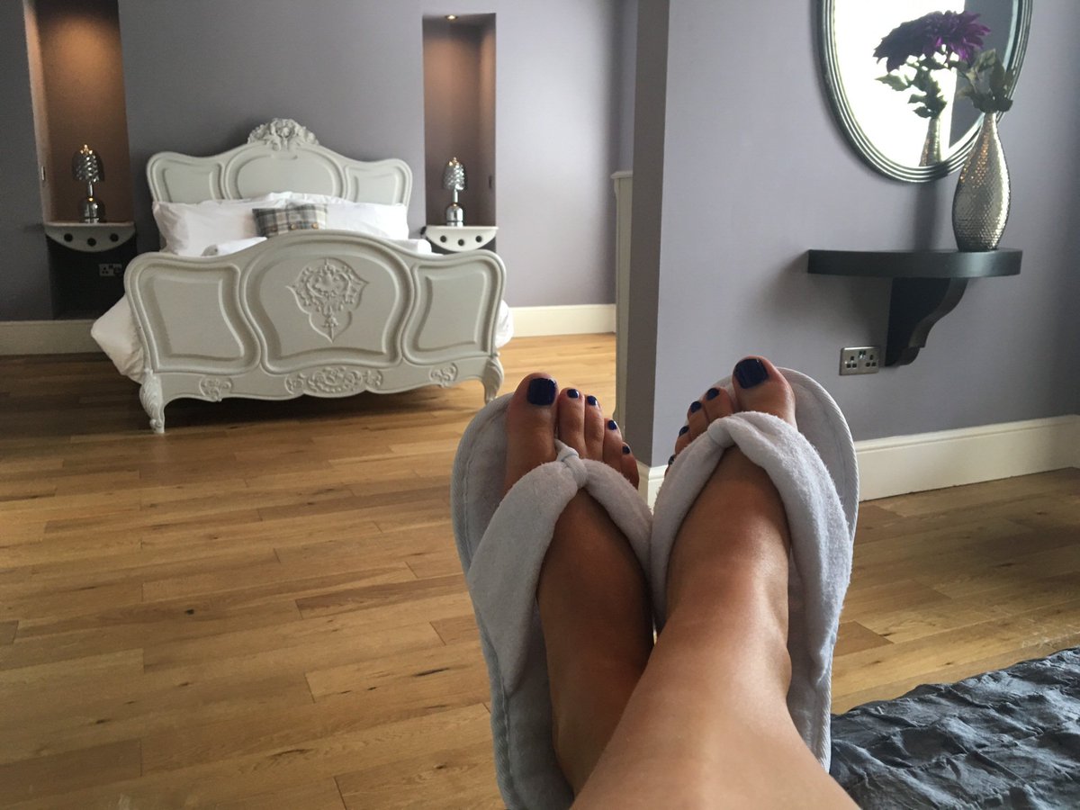 Midweek Mellower! Calmer drive; dinner in slippers; seaview breakfast; quiet beaches. Mellow #midweekbreak #Ilfracombe #shortbreaksuk