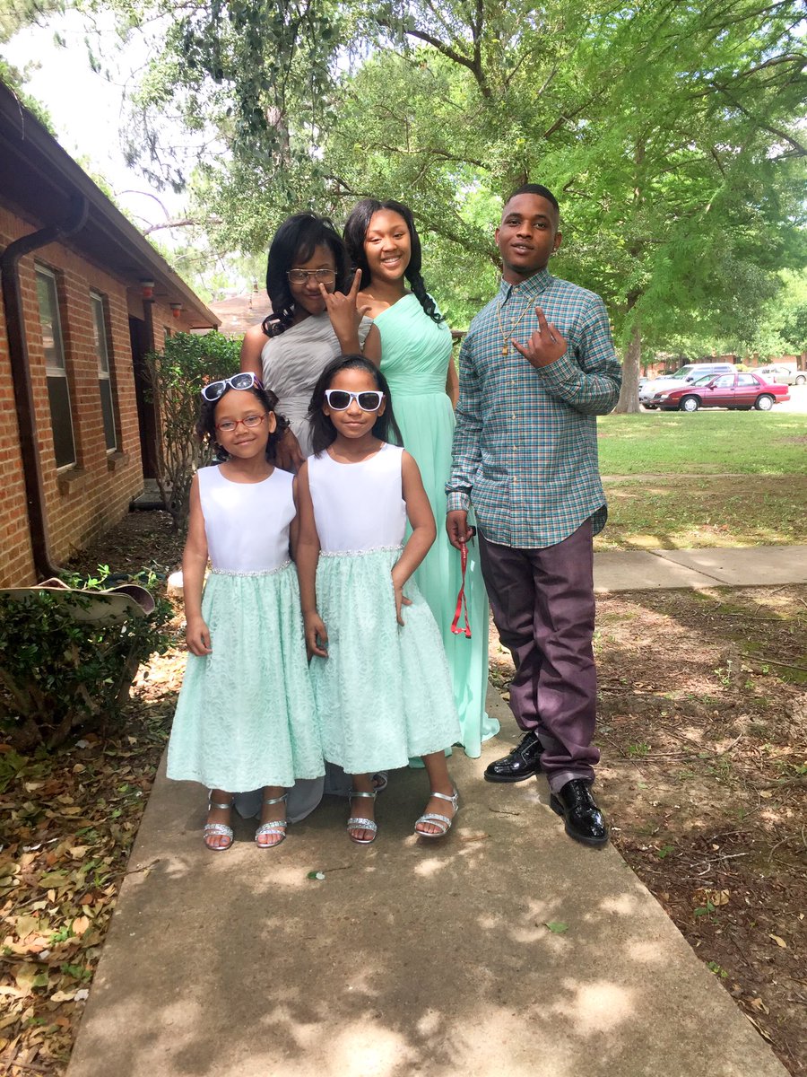 Tmg_Hatch's tweet photo. I FW My Family💉👌🏾 https://t.co/4rkOliBQKC