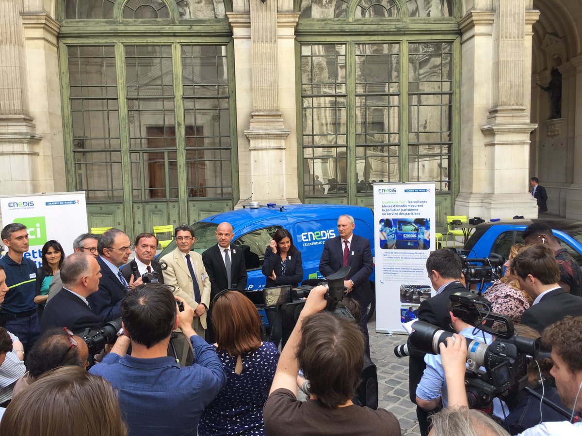 ae_magazine's tweet photo. La Ville de @Paris et @enedis_paris inaugurent un nouveau système de mesure mobile de la pollution https://t.co/vNoG6V3CXJ