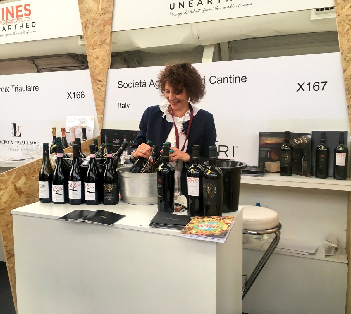 TorriCantine's tweet photo. Cristina waiting for you at #LWF2017 @winesunearthed @londonwinefair #torricantine https://t.co/aKT8bev6Qh