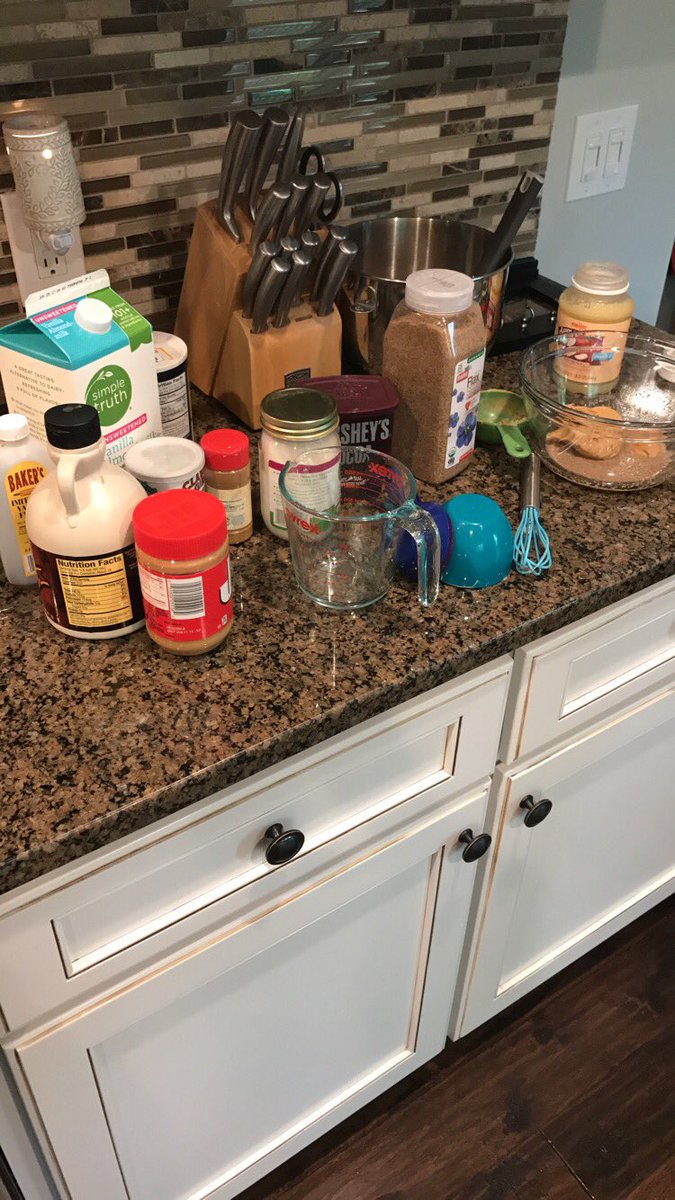 alliesloan6's tweet photo. Mondays...when you don't workππππ #getinthekitchenwoman https://t.co/TeuU17Qs9r