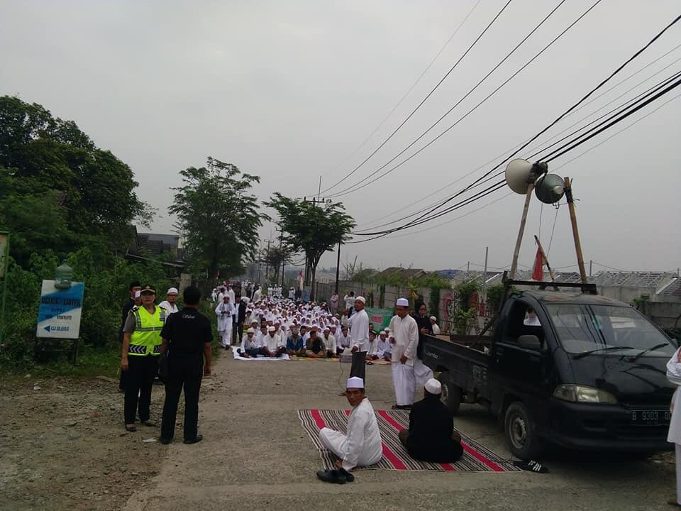 FerryMaitimu's tweet photo. Mohon doanya untuk 3 Gereja di Perum Griya Parung Panjang Bogor, yaitu: Gereja Methodist Indonesia, HKBP dan Katolik yang ditutup warga. https://t.co/PcK3QB0XCv