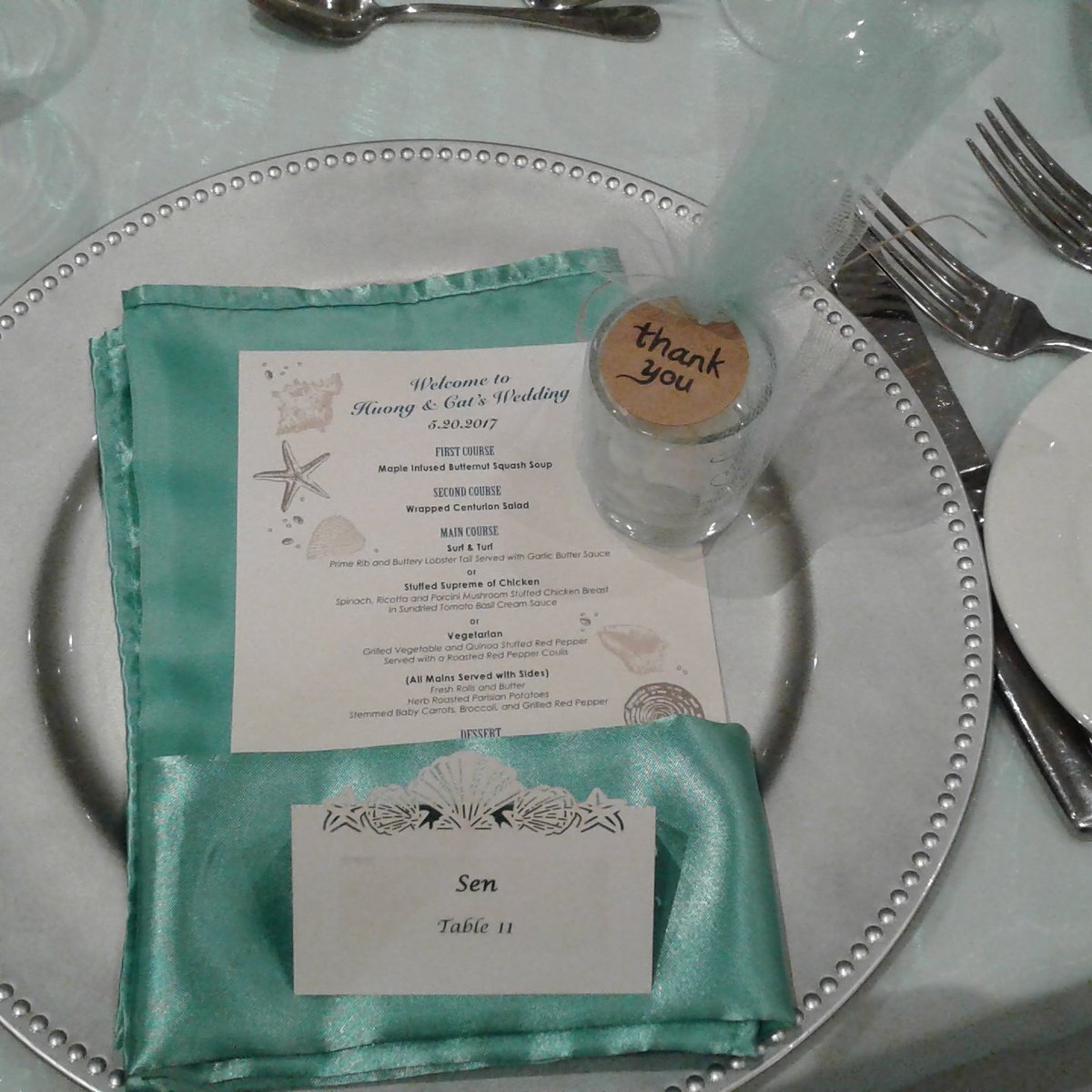 Seafood is on the menu for this #beachtheme #wedding