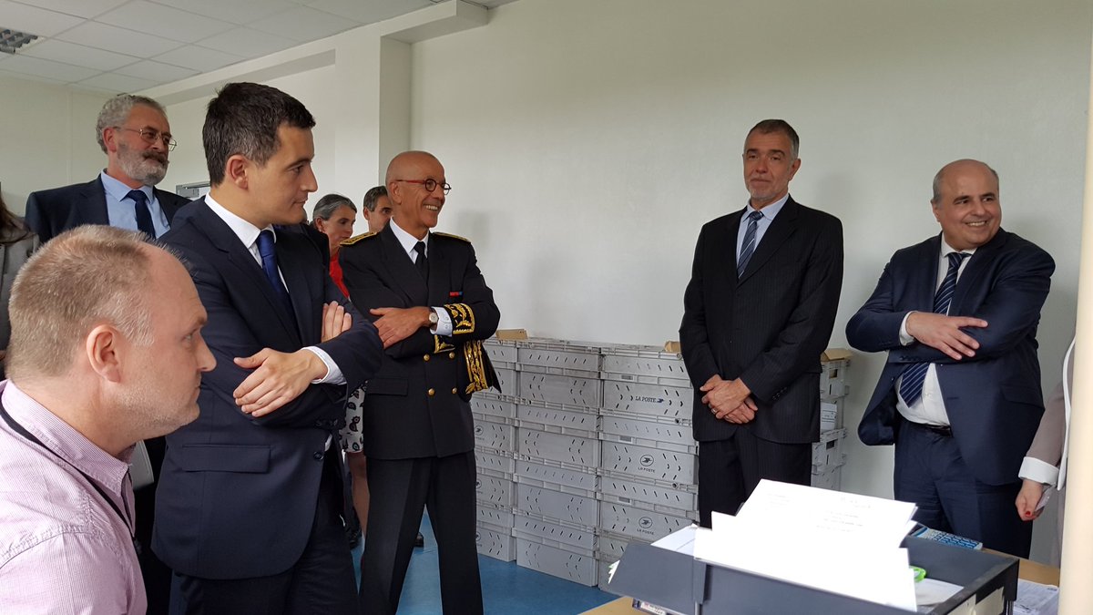 Prefet77's tweet photo. .@GDarmanin rend visite à ses agents avec @Prefet77 & #DDFIP77 #Teledeclarations et #contrôlefiscal pour le centre finances publiques Lagny https://t.co/QDlB5IW7m6