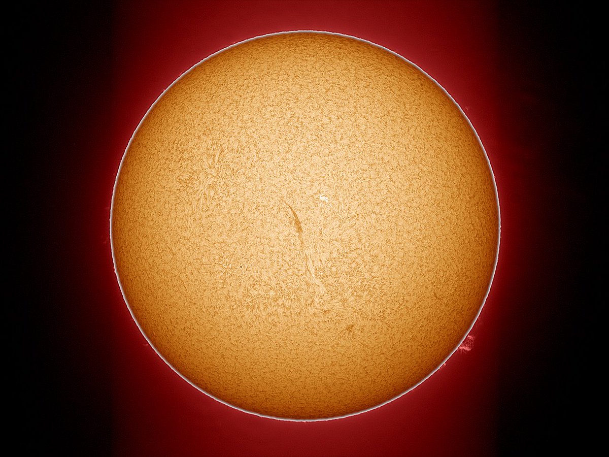 UllrichDittler's tweet photo. There is another small but wonderful #Prominance to observe at the #Sun today!
#SolarObserver, #Astrophotography https://t.co/wbeeaUXBwo