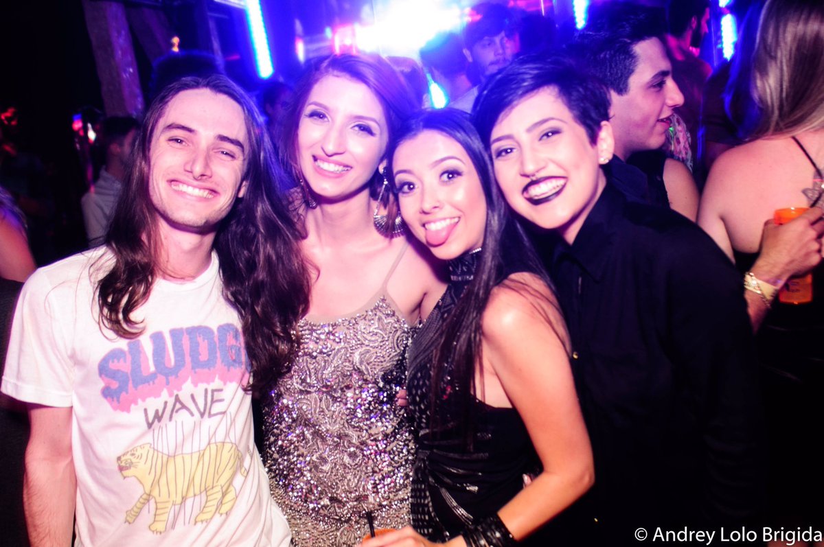 joccastanheira's tweet photo. AAAAAAAAAA eu só quero isso aqui de novo <3 #Vem2MilhoesDepoisDas11 https://t.co/P955Hw4NE8