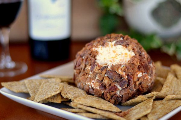 Bacon Recipe Of the Day: Ranch &amp; Bacon Cheese Ball

ow.ly/LNIp30bW0lh

#bacon #baconfest #internationalbaconday #visitsandiego