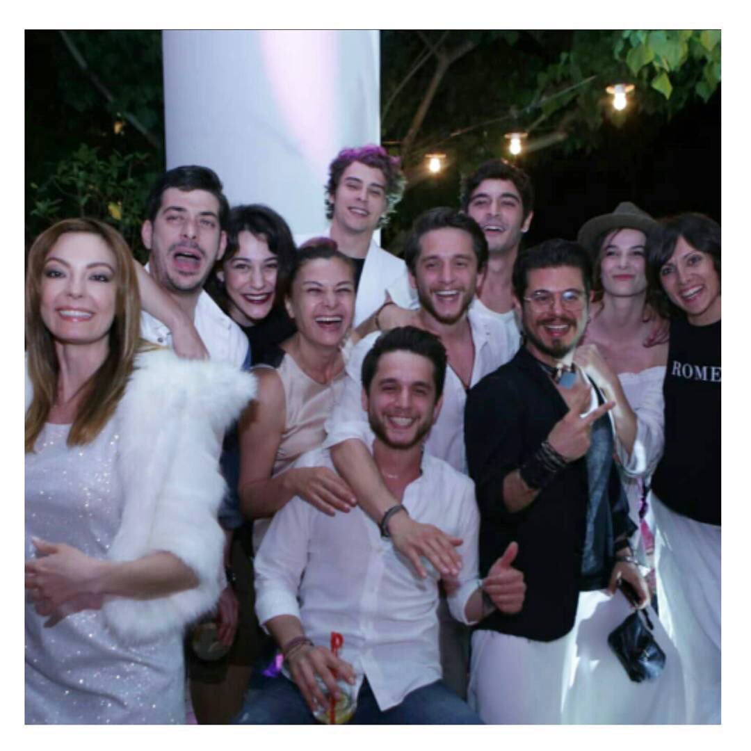 BusraDeveliAR's tweet photo. @bsrdeveli + ❣️ #ELLESummerWeekend2017 #BüşraDeveli https://t.co/8eDTXA9UPv