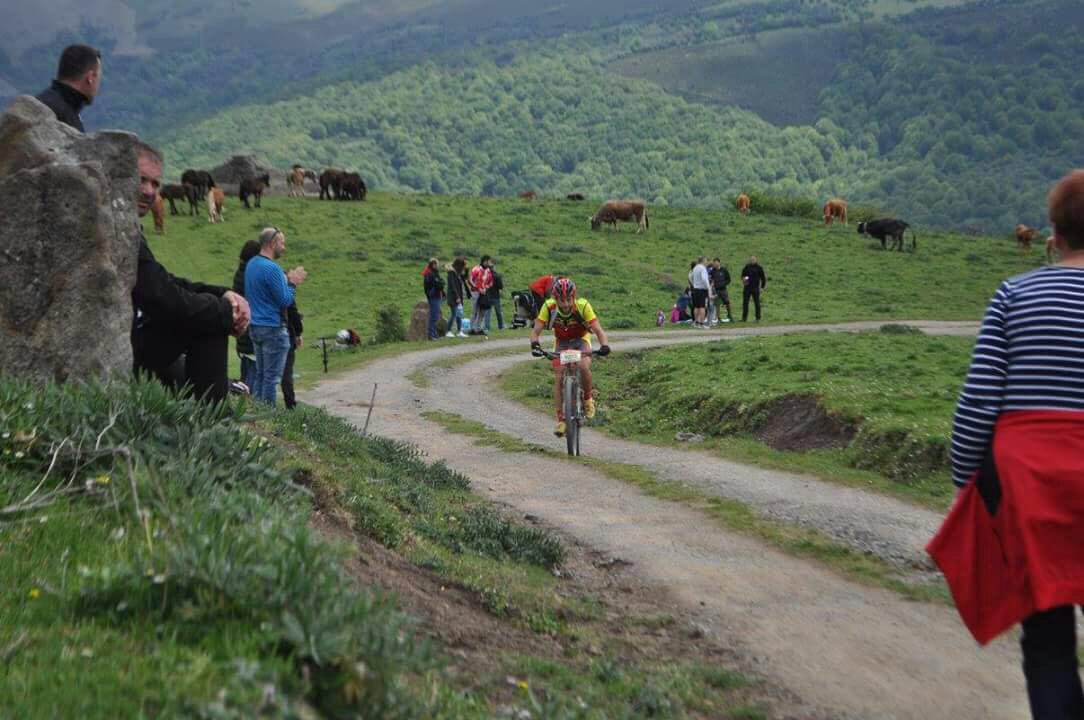 devilbiketeam's tweet photo. #DaniJordan nuestro especialista en grandes distancias en @10000delsoplao https://t.co/kwXD84Os9d