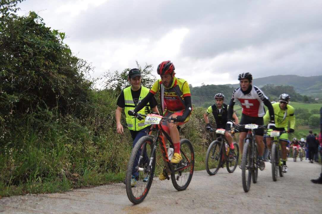 devilbiketeam's tweet photo. #DaniJordan nuestro especialista en grandes distancias en @10000delsoplao https://t.co/kwXD84Os9d