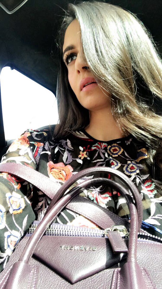 SimrankMundi's tweet photo. When in #london ☀️ https://t.co/CTSZnjaZPq