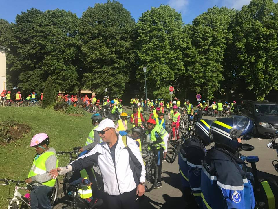 usepvaldoise's tweet photo. La ronde USEP 95:  316 enfants et 135 adultes, partis du 15 au 21 mai, sillonner à vélo les routes du Val d'Oise. https://t.co/oijRGyZa2K