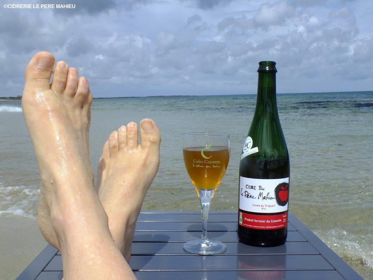 CidreCotentin's tweet photo. Triste mine, lundi difficile, envie de nature ?
Le remède du Père Mahieu > petit &amp; gd flacon !
Indices :
#Bulles #ZéroGazéification #Manche https://t.co/ZybEn0NgpF