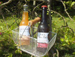 Triste mine, lundi difficile, envie de nature ?
Le remède du Père Mahieu > petit &amp; gd flacon !
Indices :
#Bulles #ZéroGazéification #Manche