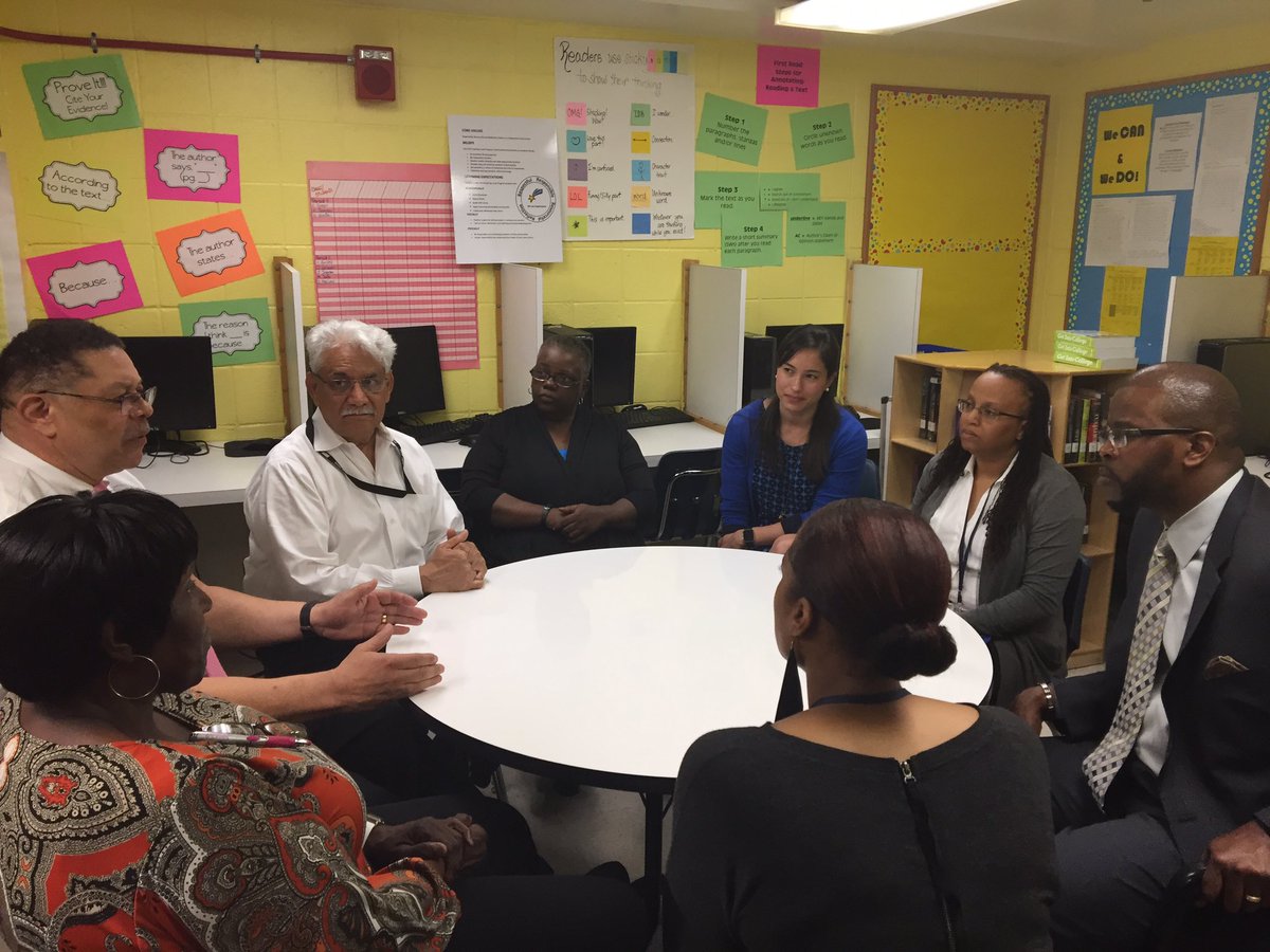 DCCorrections's tweet image. @dcpublicschools educators having a round table with @dcpschancellor about their experience teaching juvenile inmates in the IYP Unit.