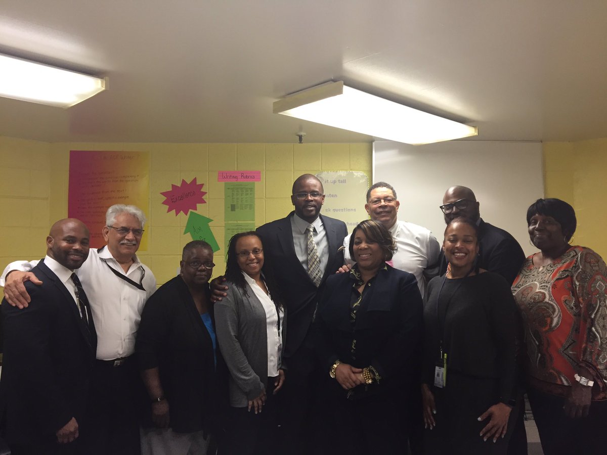 DCCorrections's tweet image. @dcpublicschools educators having a round table with @dcpschancellor about their experience teaching juvenile inmates in the IYP Unit.