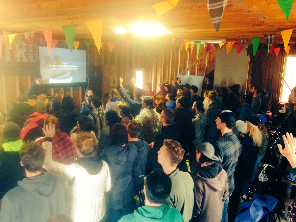 twenty20_kcf's tweet photo. Worshipping together one last time! #TheWeekend2017 #HowGreatIsOurGod https://t.co/Ilj48Pbmpo