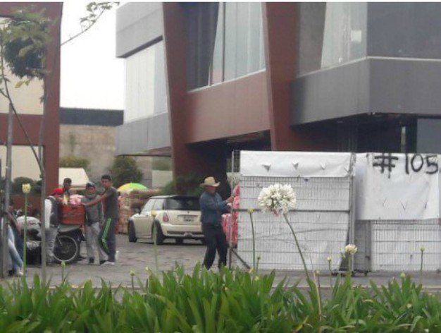 julioastillero's tweet photo. Denuncian la existencia de “superbodega” priísta en #Metepec, #EstadoDeMéxico https://t.co/WGgk7xV3ZZ vía @JornadaSanLuis https://t.co/9OhiKpEw1e