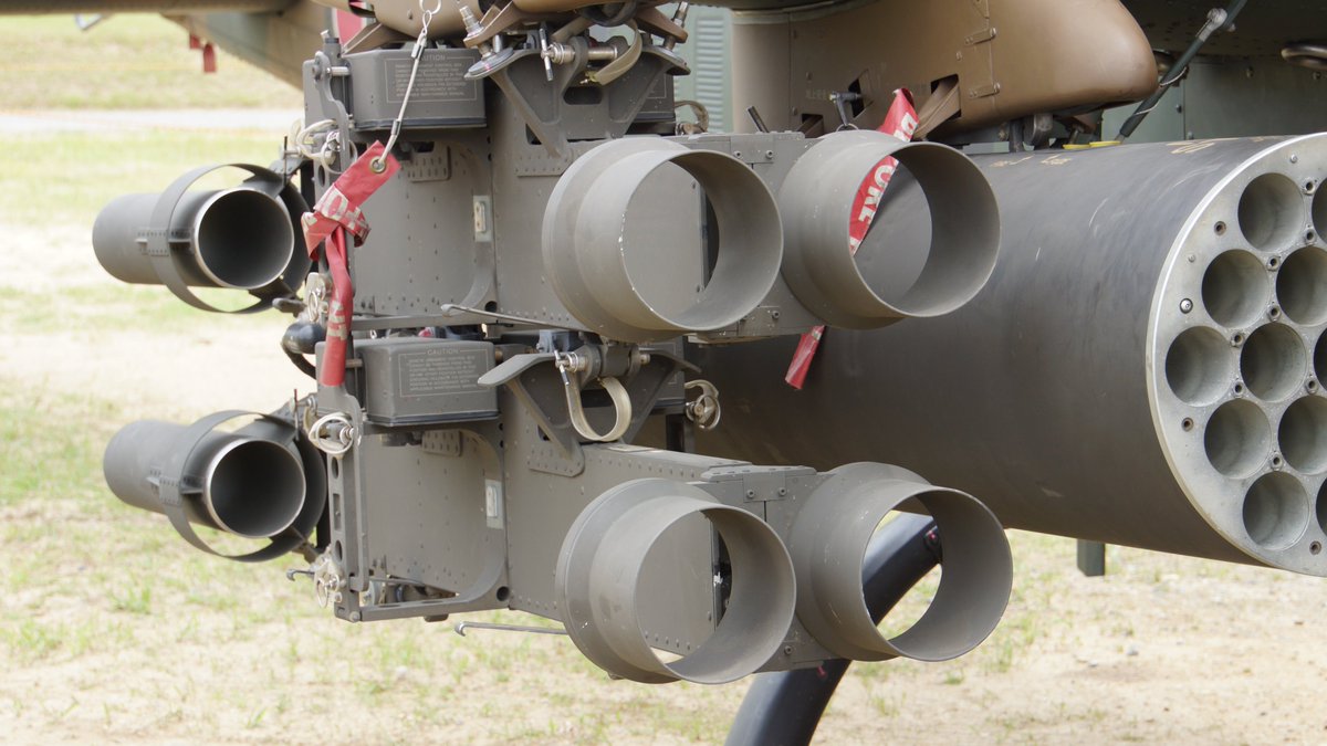 ふにに Ah 1sのスタブウィングに吊下されたtow対戦車ミサイルランチャーとjm261ハイドラ70ロケット弾ポッド 今日の吊るしもの ふにに Ah 1sのスタブウィングに吊下されたtow対戦車ミサイルランチャーとjm261ハイドラ70ロケット弾ポッド 今日の吊るしもの