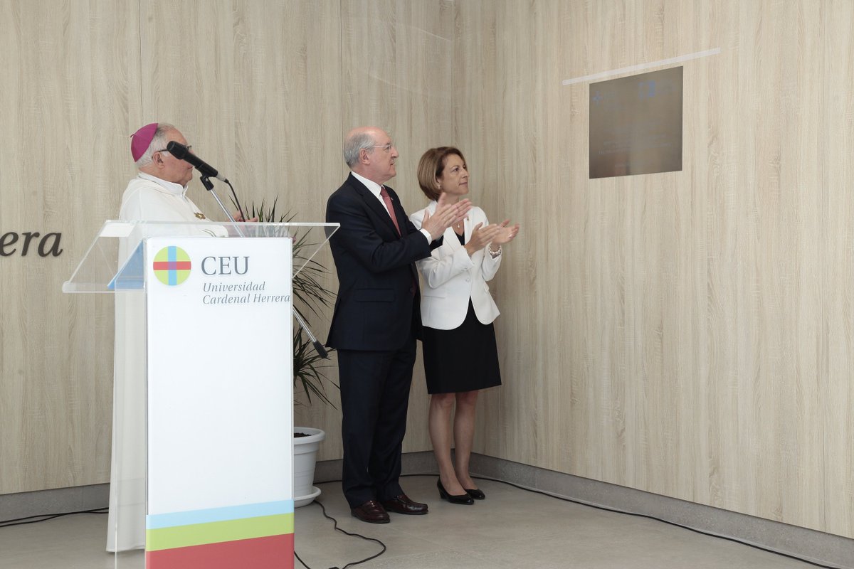 prensaUCHCEU's tweet photo. La @uchceu inaugura la nueva Facultad de Ciencias de la Salud https://t.co/KjiXxWQzZ7 https://t.co/NWsuztVANG
