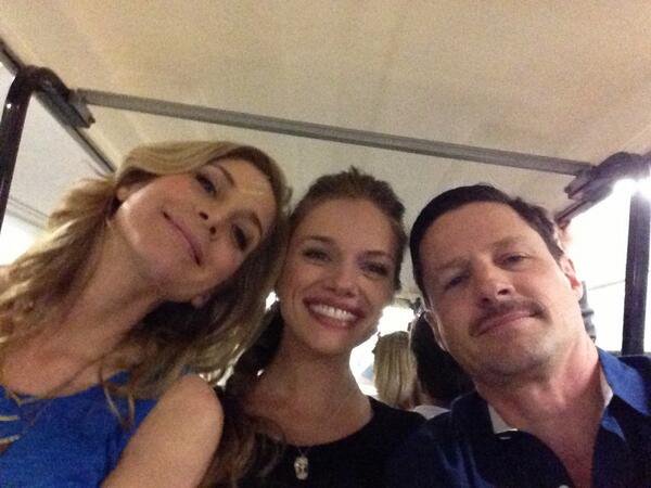LizMitchellWeb's tweet photo. Elizabeth Mitchell, Tracy Spiridakos and Tim Guinee #Revolution #Selfie #tbt https://t.co/hUxbuhsVLh