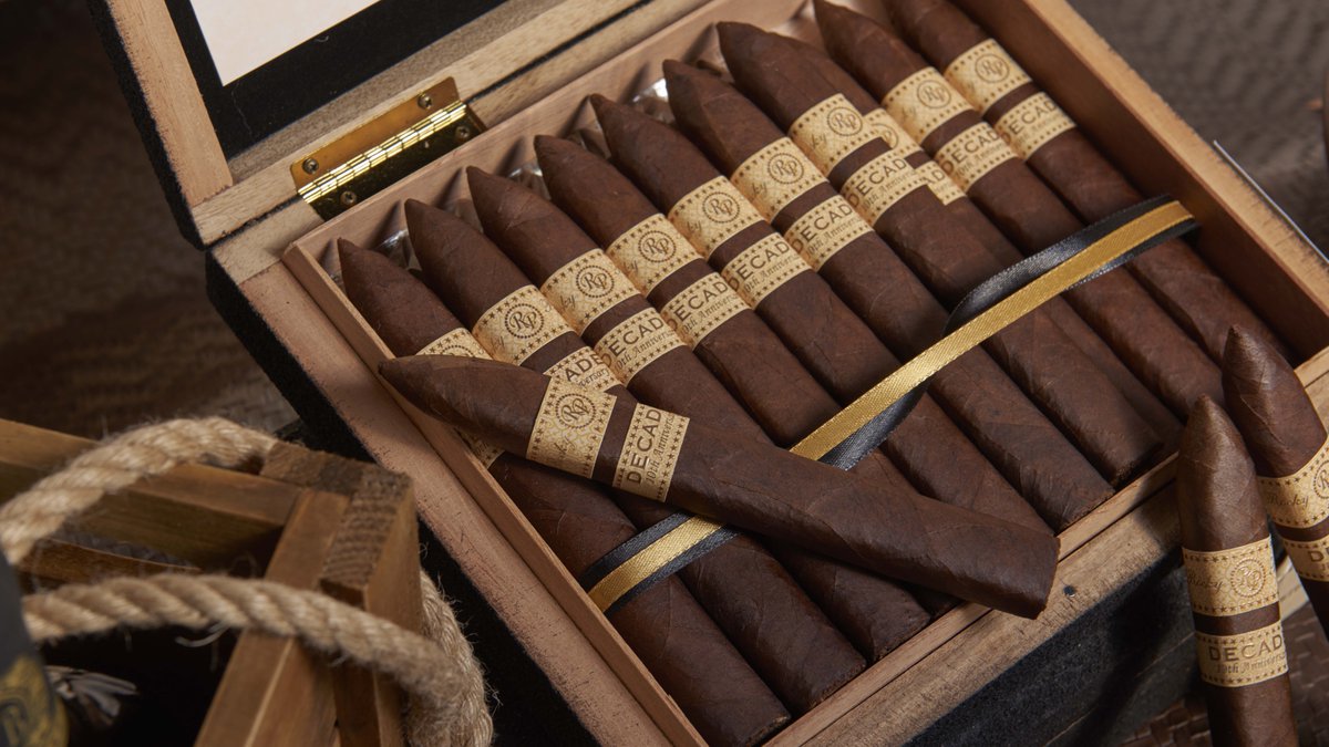 RockyPatelCigar's tweet photo. Ten years ago, the DECADE Torpedo earned a “classic” 95 rating by @CigarAficMag, and it still delivers that classic quality today. #Timeless https://t.co/0vXz57kMS6
