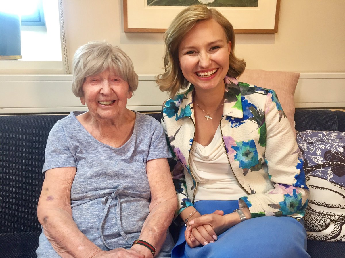 BuschEbba's tweet photo. Träffat Dagny Carlsson, 105 år, idag. Pratat slopad pensionärsskatt och fått rådet att inte "gamla mig" i onödan! https://t.co/efd1GQRZDH