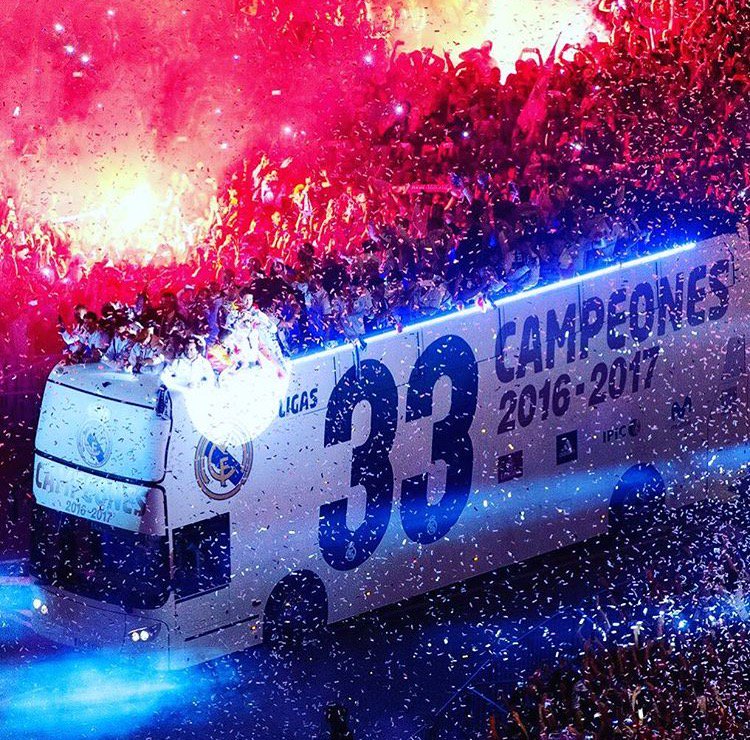 realmadrid's tweet photo. 🚍🔥🙌 #33Ligas
¡GRACIAS, #RMFans! https://t.co/x0pBK0NxEn